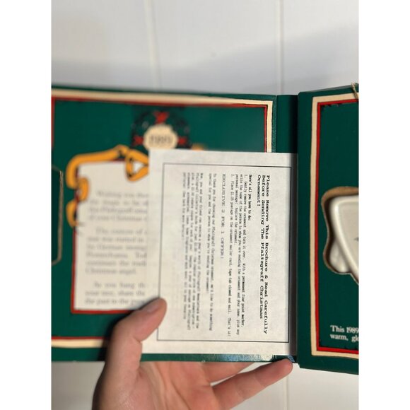 VTG Pfaltzgraff "Angel with Violin" Christmas Ornament Season’s Greetings Boxed - Picture 2 of 3